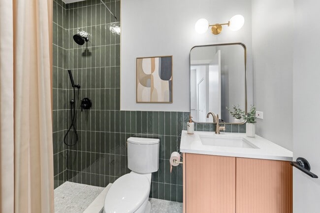 Photo - Renovated 3 bedroom in Lincoln Park - Now Leasing! Unidad 2F