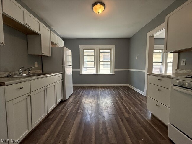 Photo - 3327 W 88th St