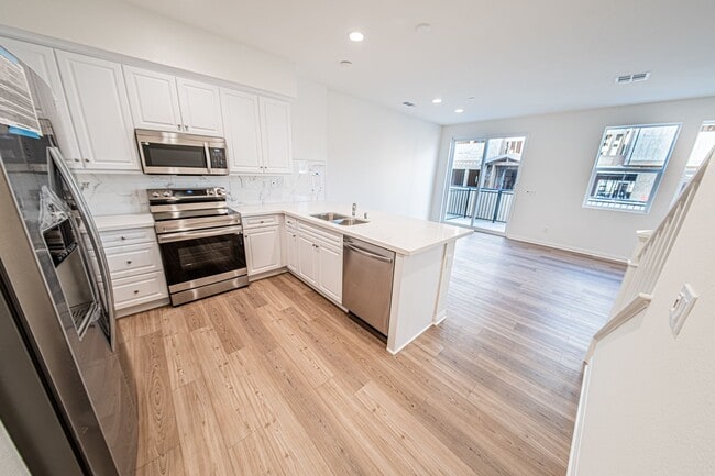 10733 Graphite St