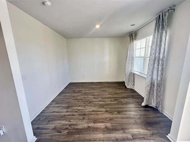 Photo - 340 Emery Oak Dr