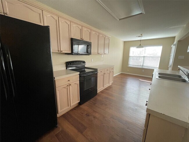 Photo - 4601 St Thomas Pl