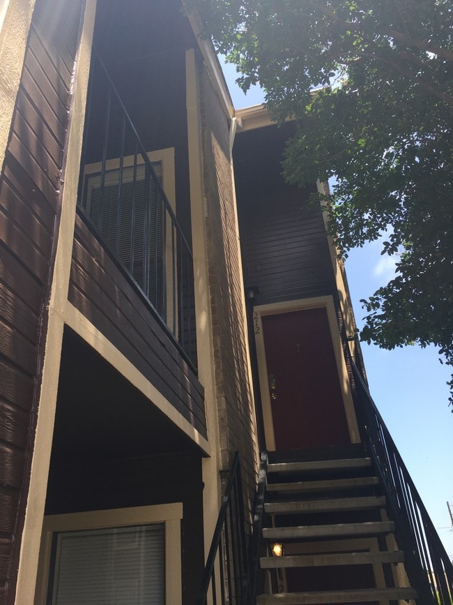 Photo - Briarbend Apartments