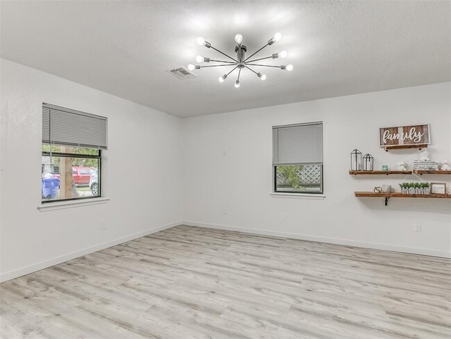 Photo - 906 E Comanche St House