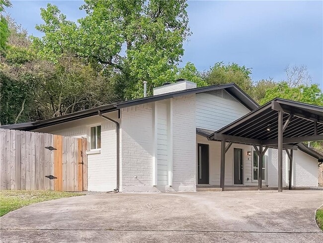 Photo - 6204 Shadow Valley Dr Unit B