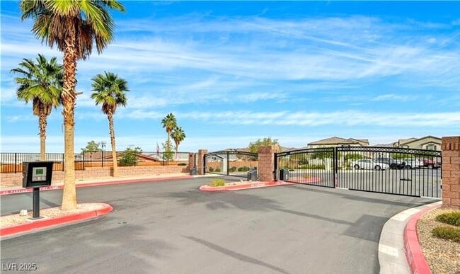 Photo - 483 Ylang Pl