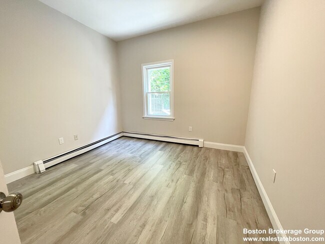 Photo - 174 Bolton St Unit 1