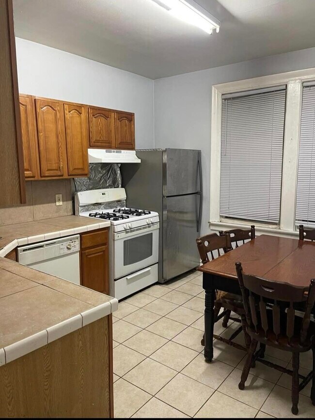 Photo - 275 MANHATTAN Ave Casa