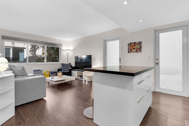 Photo - 1117 Meridian Ave Unidad 5-1117