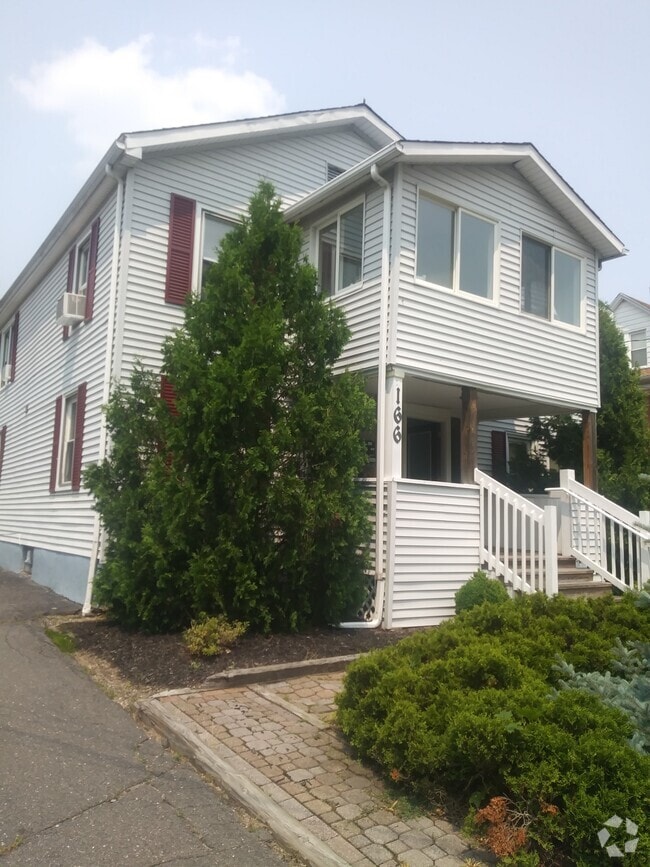 Building Photo - 166 Divinity St Unit 2 Rental