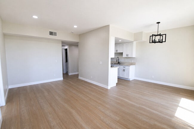 Building Photo - 2524 S Sepulveda Blvd
