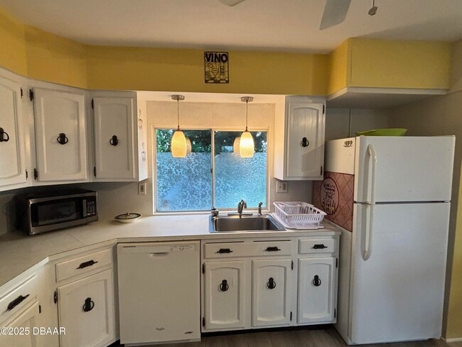 Photo - 528 Bostwick Ave