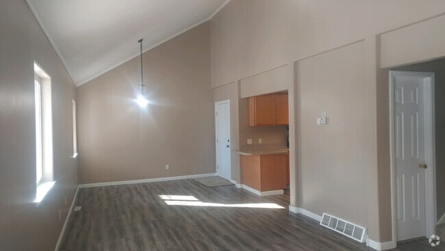 Building Photo - Heights remodeled 3 bedroom, 2 bath with 1... Rental