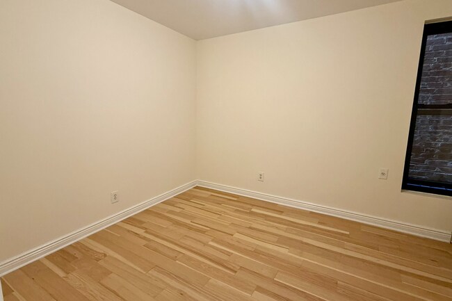 Photo - 2708 Broadway