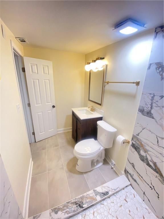 Photo - 1683 Thornton Pl SW