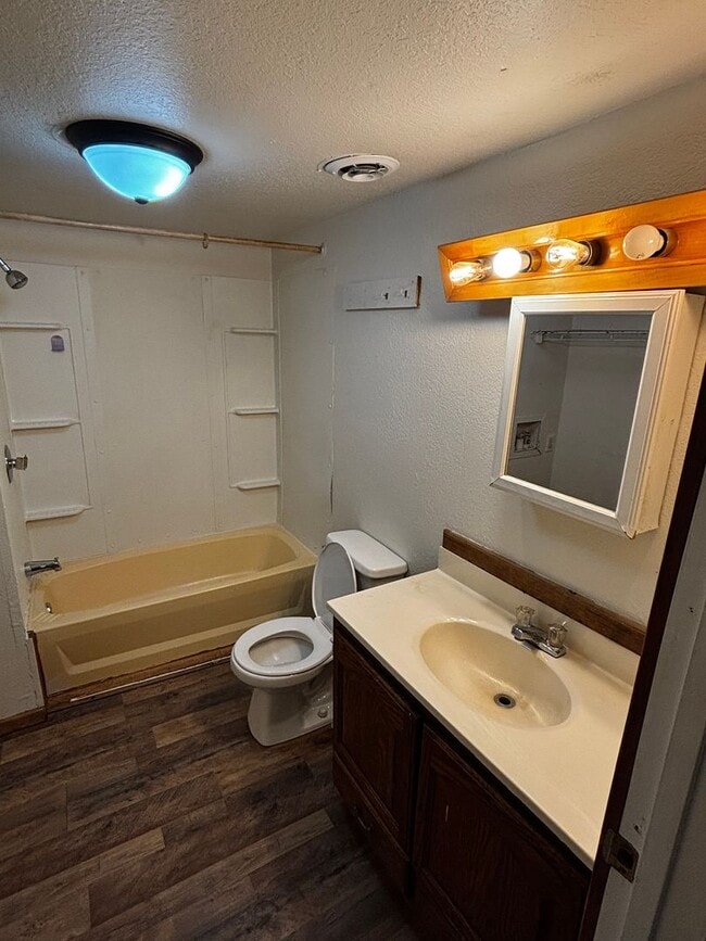 Photo - 22056 Hwy Mm