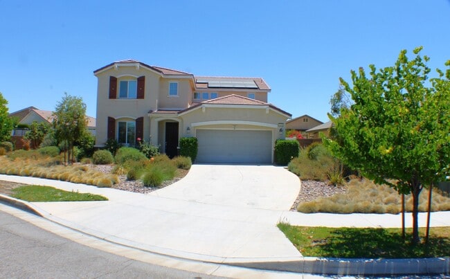 Building Photo - Stunning Redlands Home For Rent