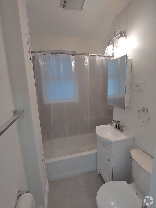 Building Photo - 210 Hanover St Rental