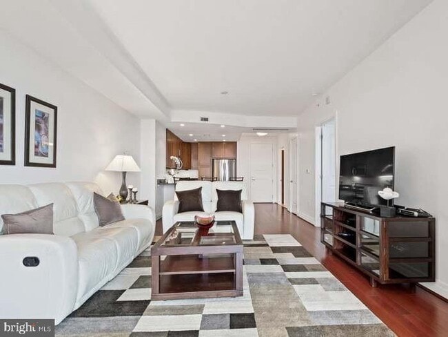 Building Photo - 8220 Crestwood Heights Dr Unit 814