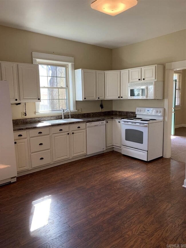 Photo - 303 Rosetta St