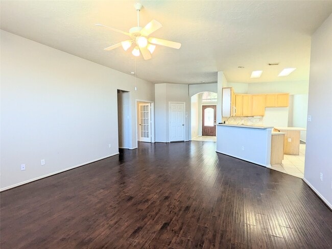 Building Photo - 2410 Ligustrum Flower Dr Rental