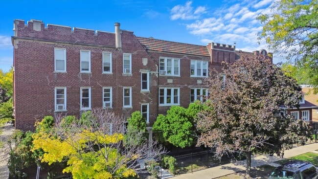 Building Photo - 3000-3008 N Whipple St