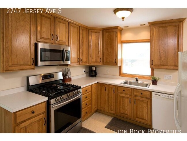 Photo - 2747 Jersey Ave S