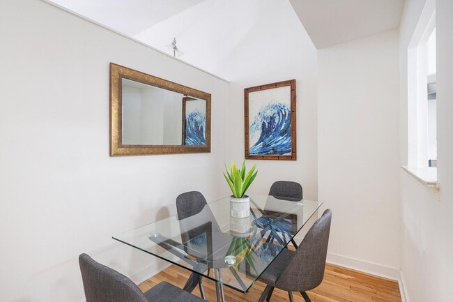 Building Photo - 123 E 54th St Rental