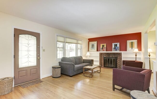 Photo - Absolutely Gorgeous Rambler in Great Location!