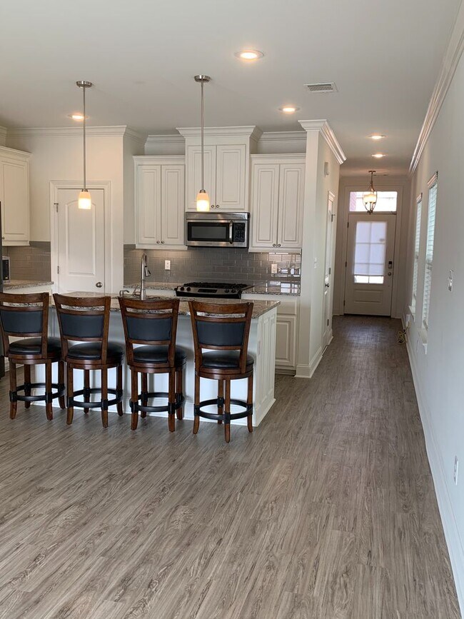 2127 Shadowbrook Dr