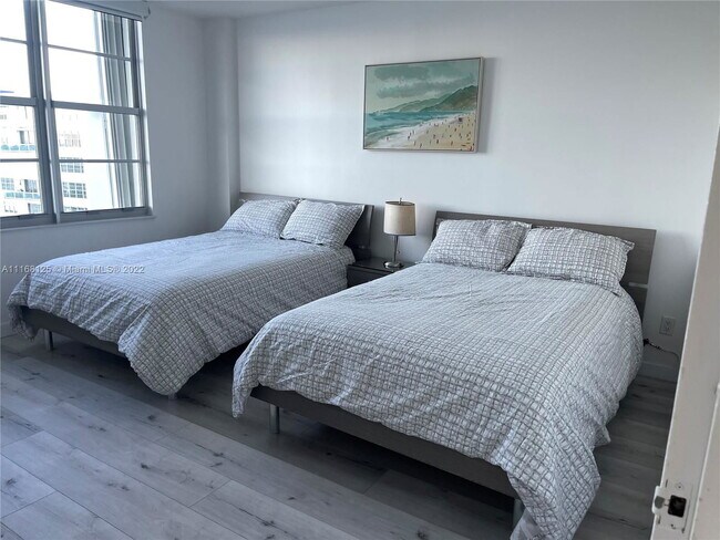 Photo - 5161 Collins Ave Unit 914