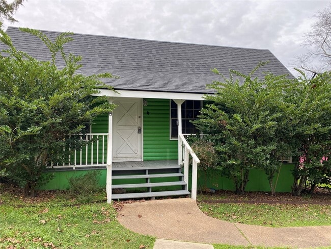 Building Photo - 3300 Elks Dr