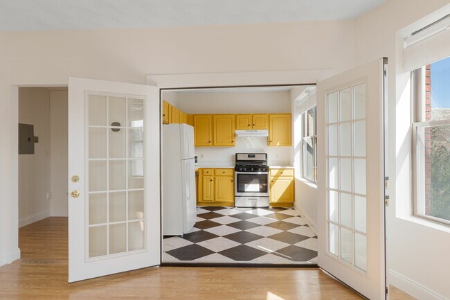 Building Photo - 550 Main St Unit 6 Rental