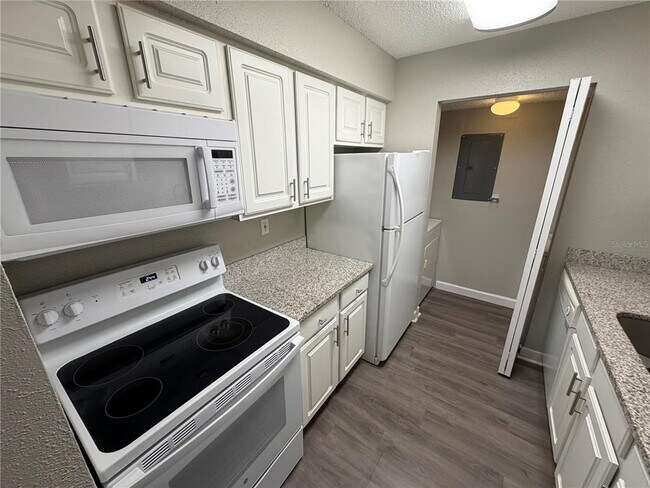 3716 Idlebrook Cir Unit 206