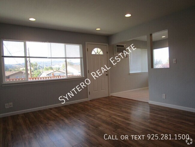 Building Photo - Upstairs 2 Bedroom/1 Bath Apartment with G... Unit C