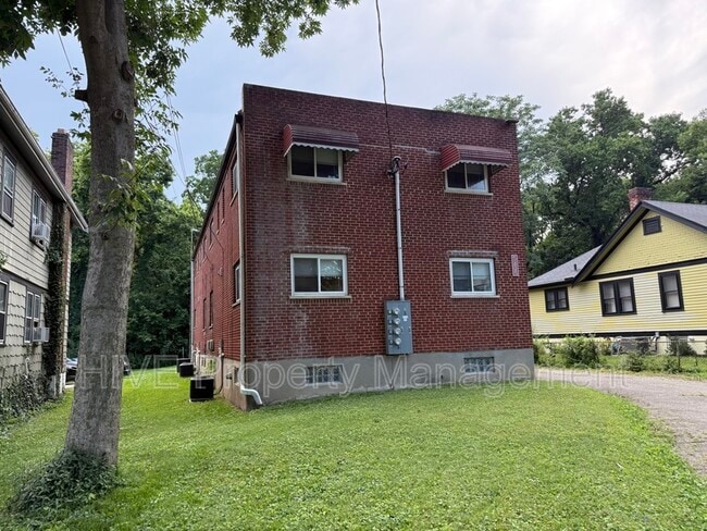 Building Photo - 5425 Stewart Ave Rental