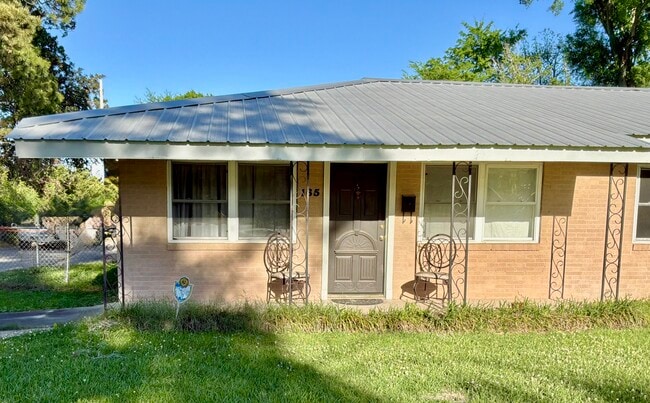 Building Photo - 165 S Donmoor Ave