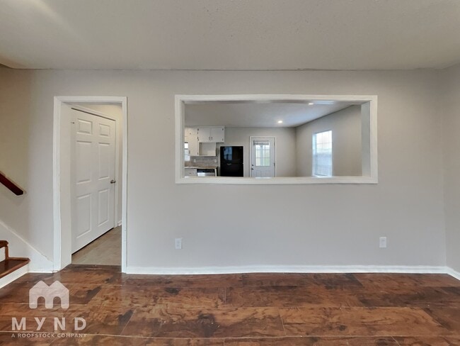 Photo - 611 Darlene Dr