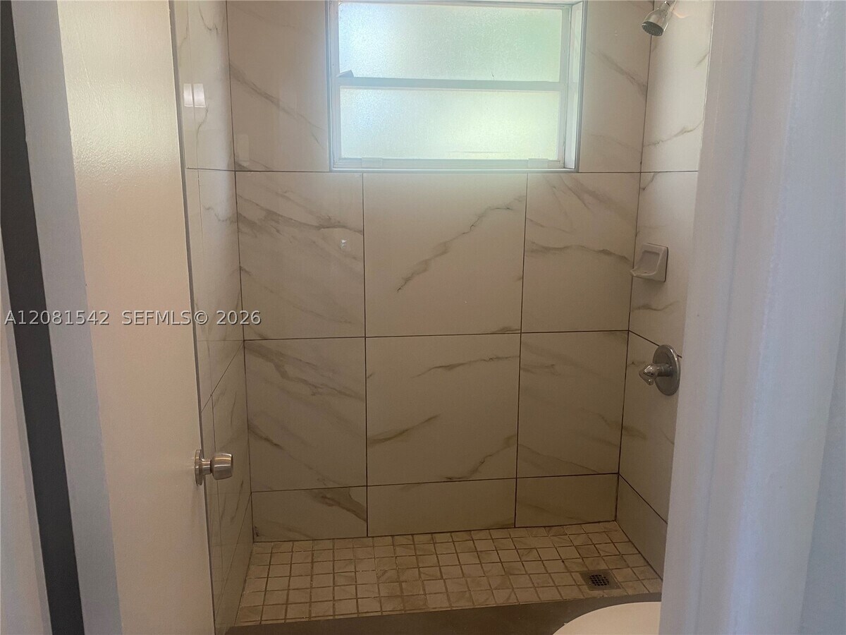 Photo - 412 NW 33rd St Unit 0