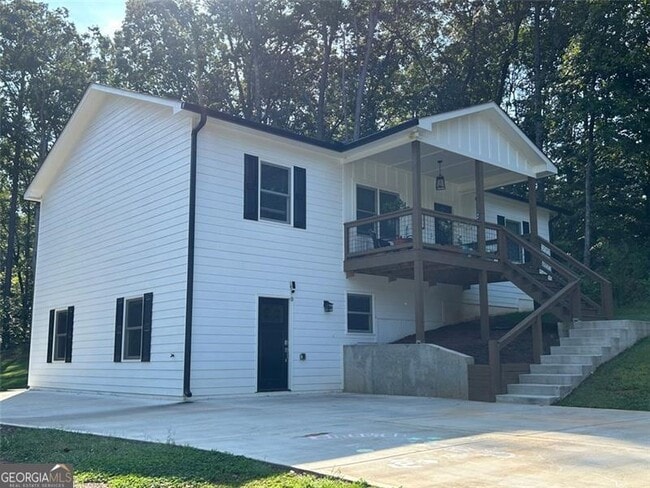 Photo - 215 Pinecone Ln