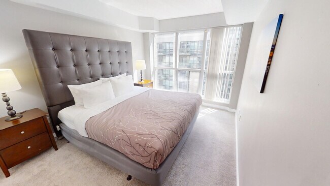 Photo - 104-270 Wellington St W Unit FL1-ID1030946P