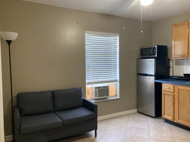 Photo - 580 NW Avon Ave Unit 580-B