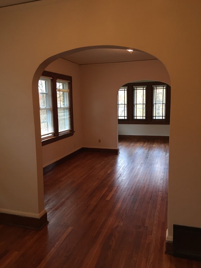 Building Photo - 1510 Front St Unit 2