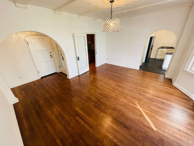 Photo - *New* Beautiful Sun-Filled 1 Bedroom / 1 Bathroom in Cow Hollow with Parking