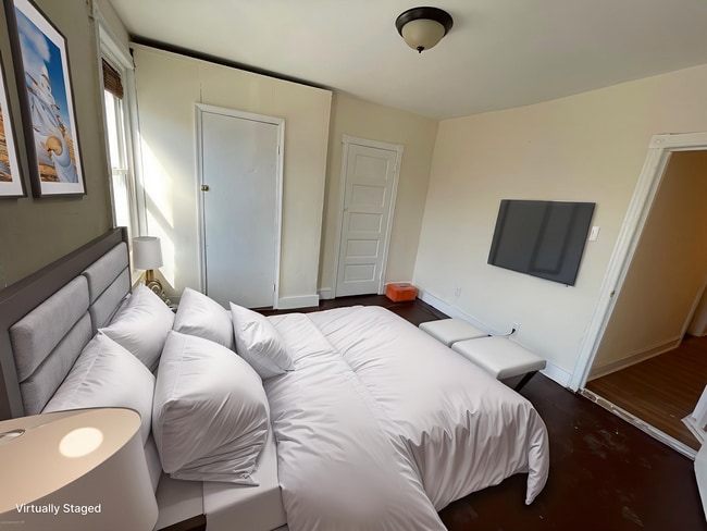 Photo - 735 W Russell St