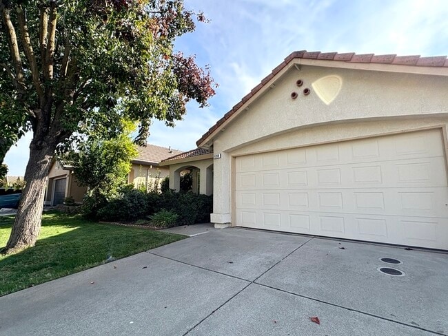 Photo - Beautiful 3 Bedroom 2 Bathroom Single Stor...