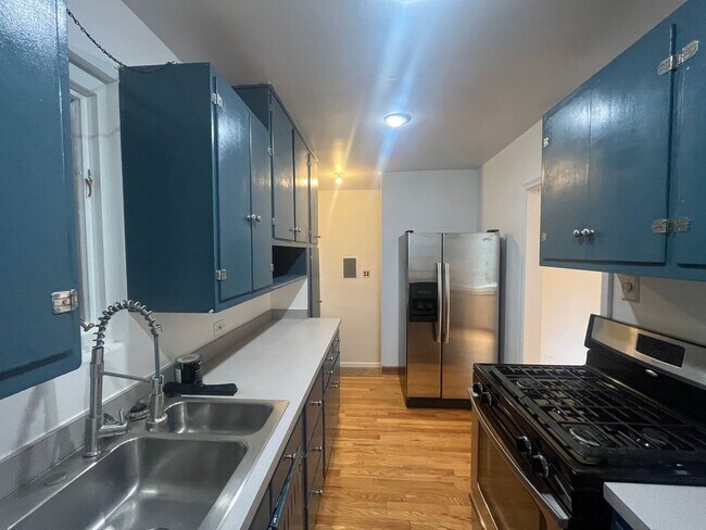 Building Photo - 2 bed 2 bath Ranch style home in Montclair neighborhood!