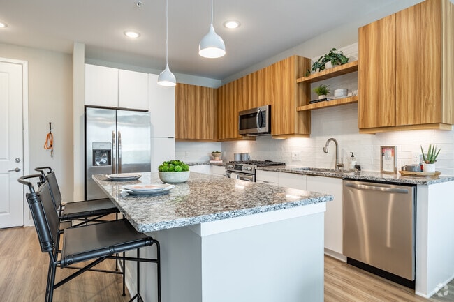 1BR, 1BA - 848SF