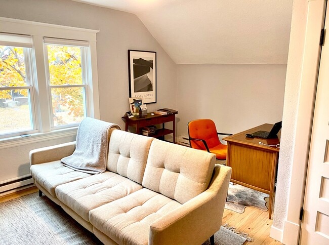 Photo - 1044 Saint Clair Ave