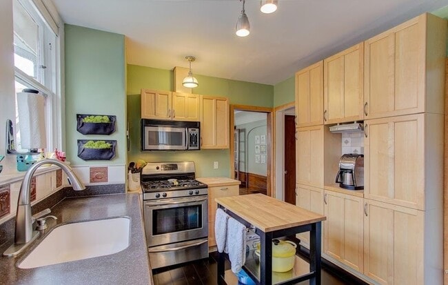 Photo - 365 Wawona St
