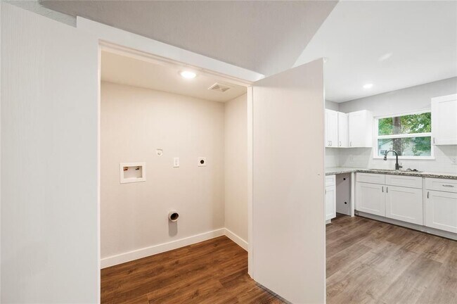 Photo - 8215 Crestview Dr Unit B